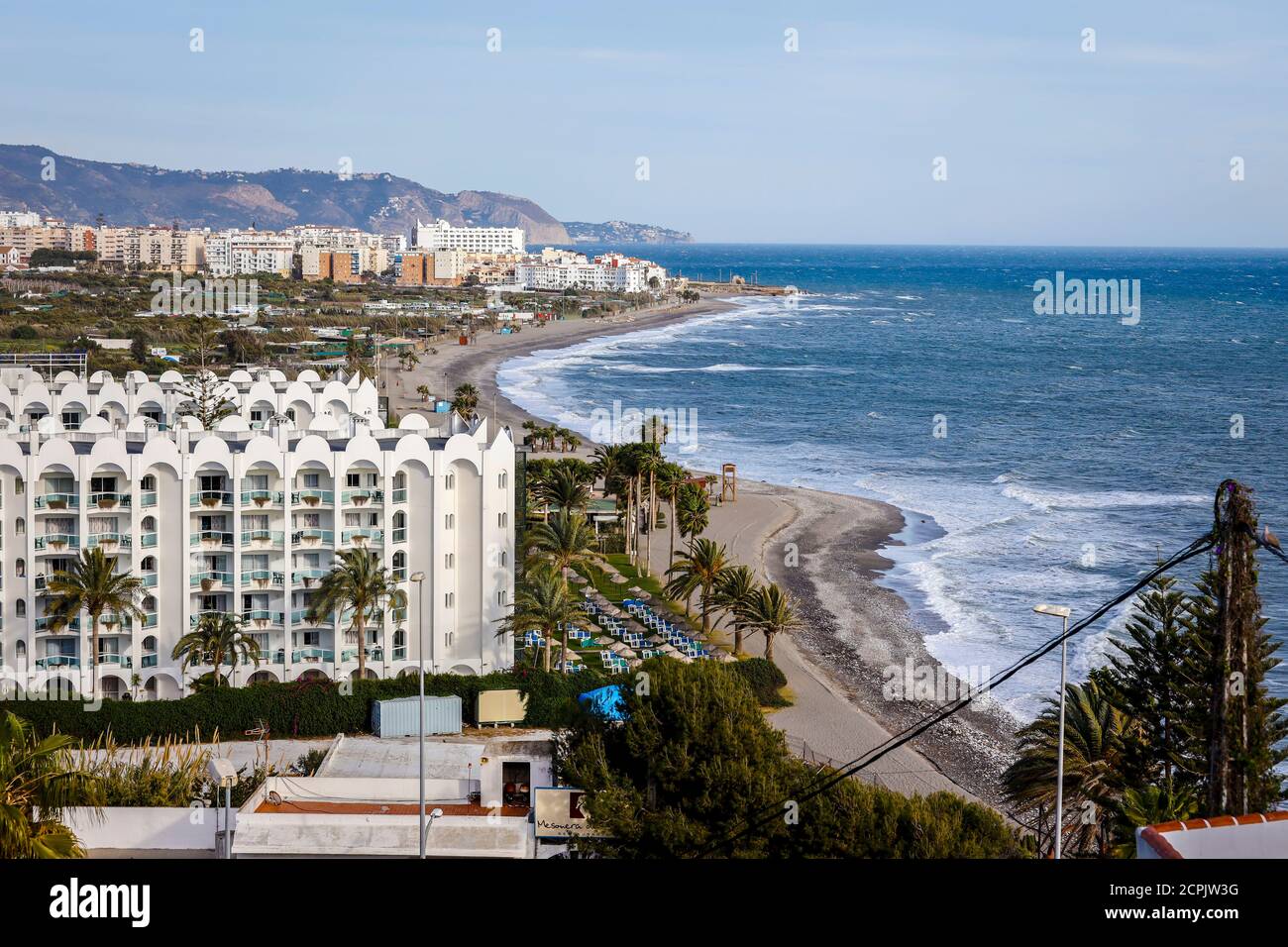 Hotel Marinas de Nerja Strand am Stadtstrand im Ferienort Nerja, Provinz Malaga, Costa del Sol, Andalusien, Spanien Stockfoto