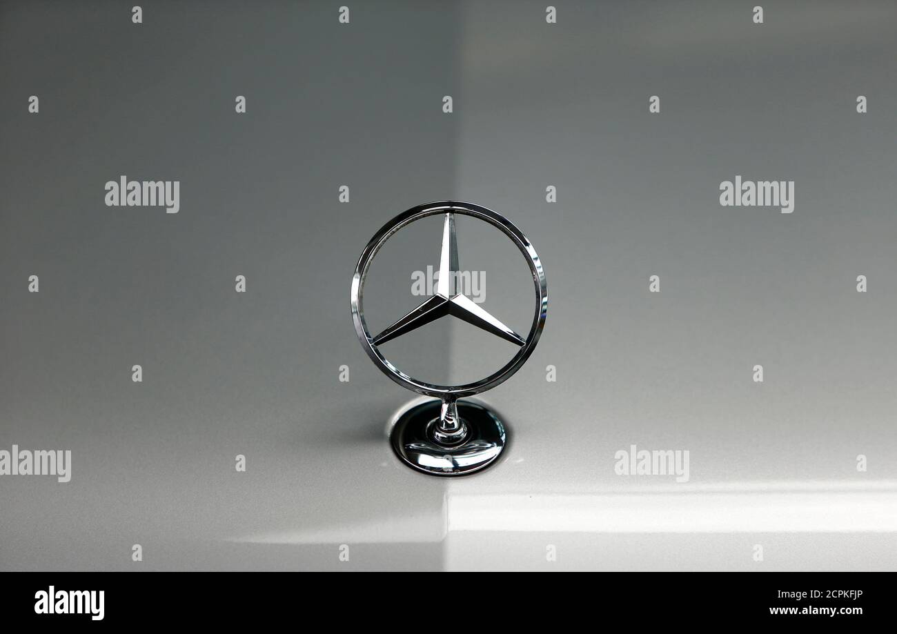 Mercedes Personalwagen Stockfotos Und Bilder Kaufen Alamy