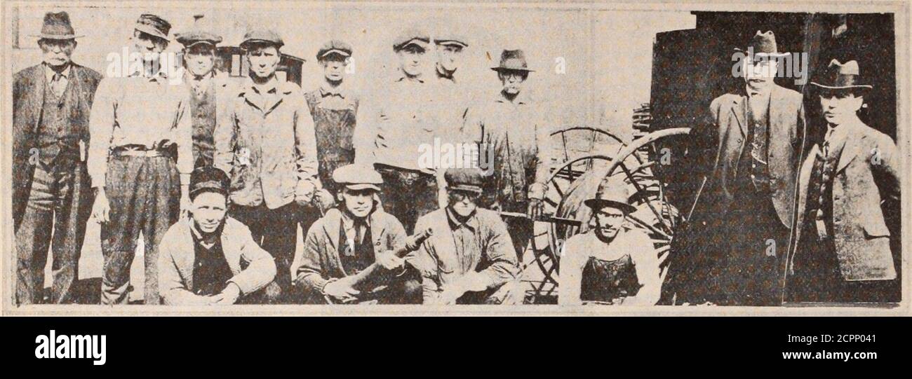 . Baltimore und Ohio Mitarbeiter Magazin . Der Potomac Schlauch Coirpany, die Feuerwehr bei Green Spring die Karte in unserem Magazin. Um Neuseen eine einfache Angelegenheit zu bekommen, vorausgesetzt jeder wird dazu beitragen. Herr Robert McVicar, ein Vertreter der Galena Signal Oil Co., hat bei einem kürzlichen Besuch in Cumberland Shops eine Inspektion von Ölhaus im östlichen Autohof gemacht und es zu einem der MOS-up-to-dateoilhouses in seinem Gebiet pronounced; in der Tat, wie er putit, seine 100 Prozent. Im Hinblick auf die verschiedenen Methoden der Werbung für die Baltimore und Ohio, fragen wir uns, ob die Mitarbeiter in Cumberland, AP Stockfoto
