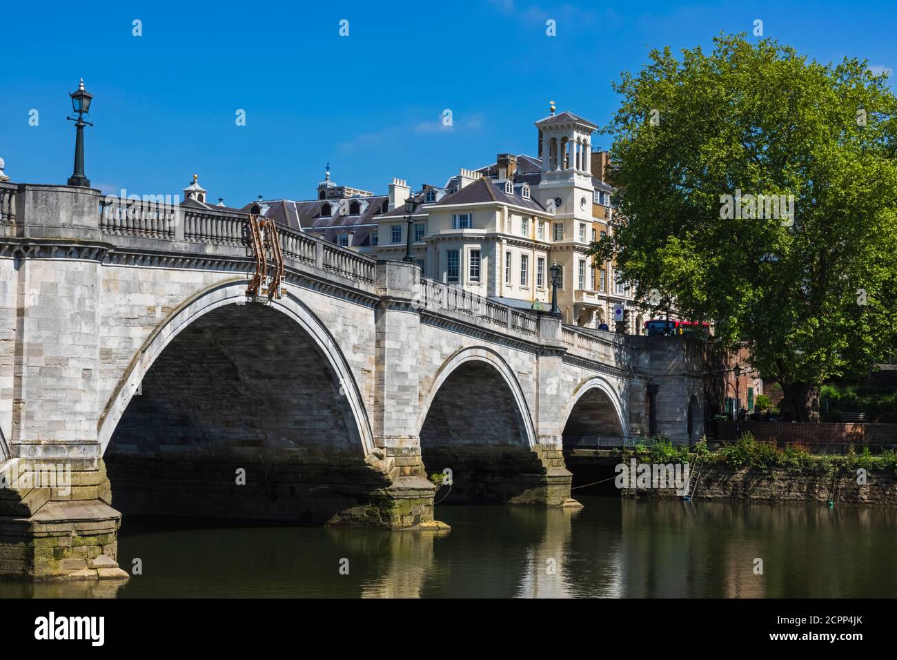 England, London, Richmond, Richmond Bridge und Themse Stockfoto