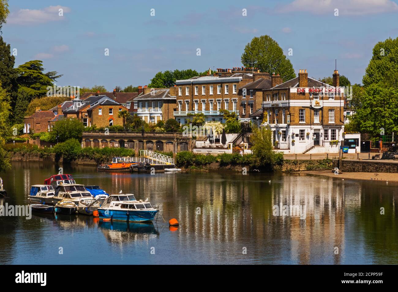 England, London, Richmond, Blick auf die Themse und Richmond Skyline von der Richmond Bridge Stockfoto