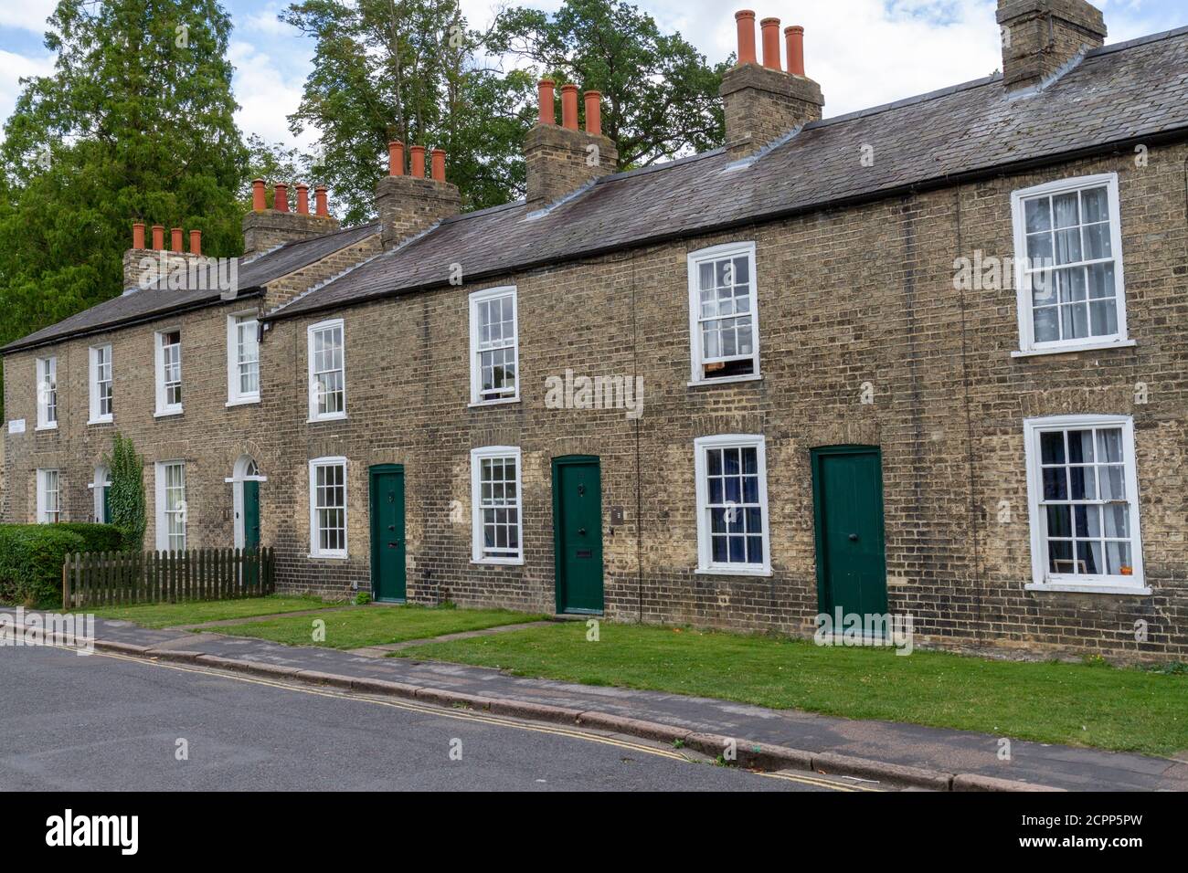 Reihe von Reihenhäusern auf der Lower Park Street in Cambridge, Cambridgeshire, Großbritannien. Stockfoto