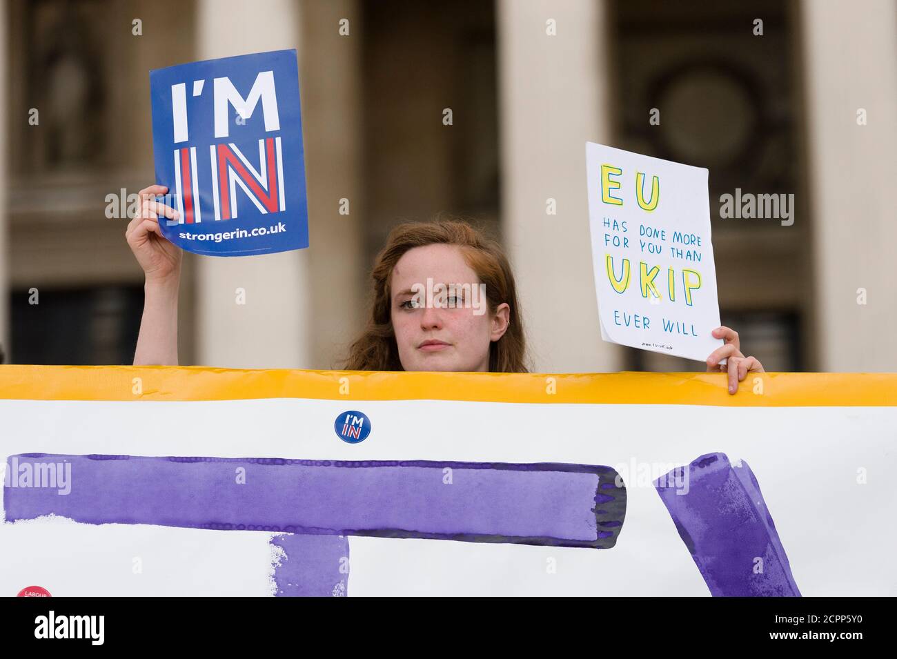 Bleiben Sie an der Jugendkundgebung der Europäischen Union, bevor es am Donnerstag zum britischen Referendum über die Frage kommt, ob sie Teil der Europäischen Union bleiben oder gehen sollen. Trafalgar Square, London, Westminster, Großbritannien. 21 Juni 2016 Stockfoto