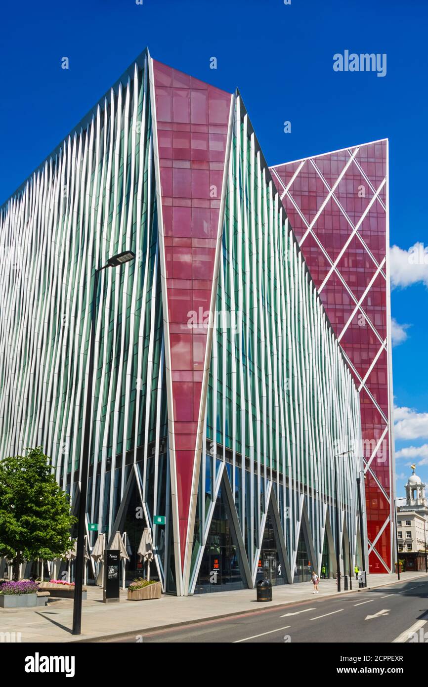 England, London, Westminster, Victoria, das Nova Building, wurde 2021 zum hässlichsten Gebäude Großbritanniens gekürt Stockfoto