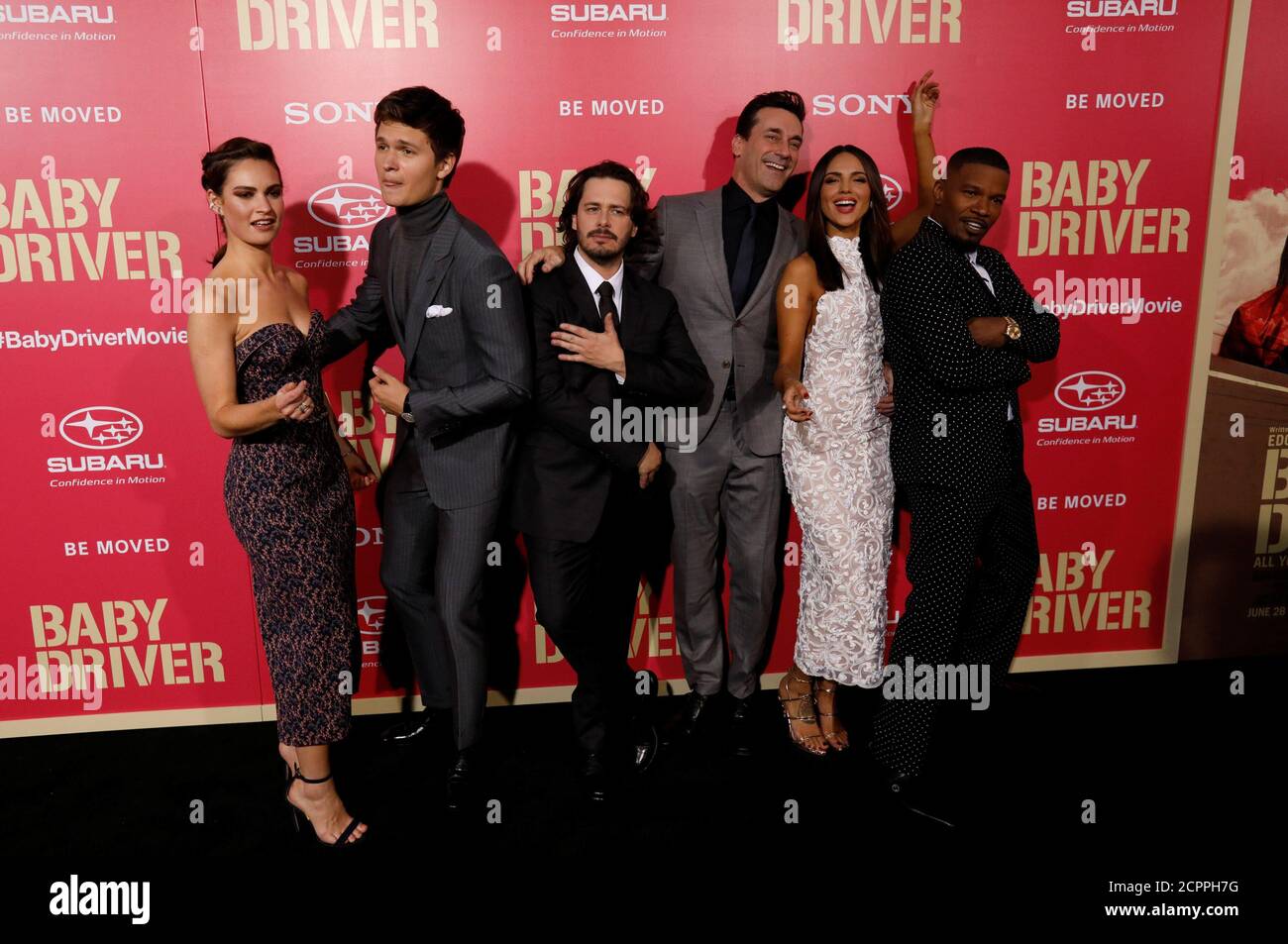 Regisseur Des Films Baby Driver Edgar Wright 3rd L Und Schauspieler L R Lily James Ansel Elgort Jon Hamm Eiza Gonzalez Und Jamie Foxx Posieren Bei Der Premiere Fur Den Film In Los