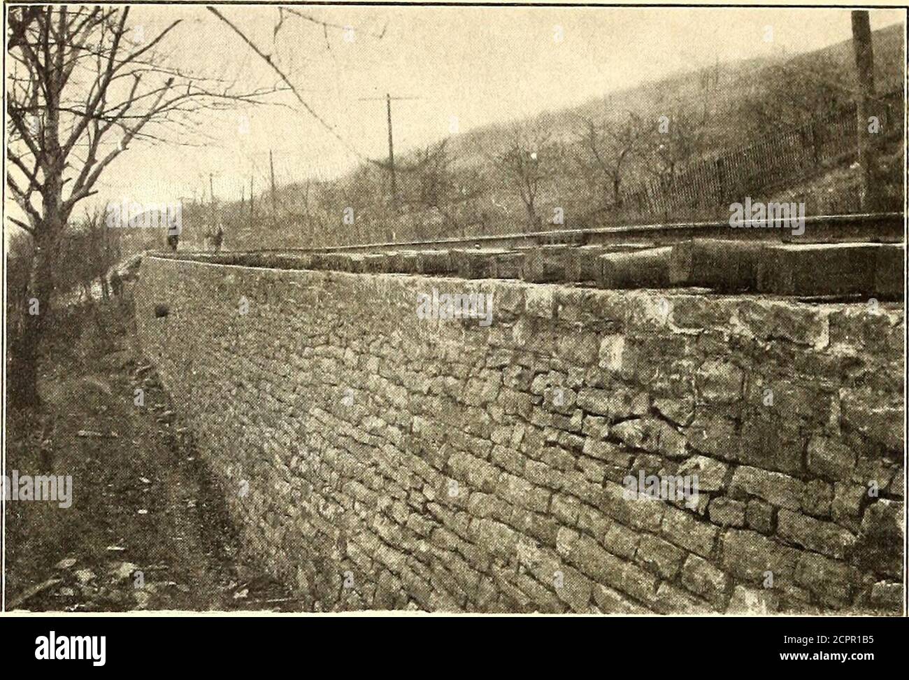 . Die Straßenbahn Zeitschrift . FILL, IN DER NÄHE VON CINCINNATI, ZEIGT, DASS RIP-RAP 10 FUSS ZIEGEL, BETON UND STEIN BOGEN CULVERT AUF SIE (VORORT-TEILUNG) GELEGT. Stockfoto