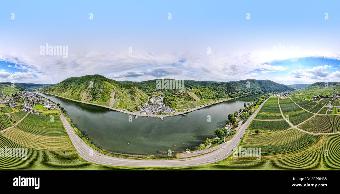 Burg Metternich in der Stadt Beilstein an der romantischen Mosel, Mosel. 360-Grad-Panoramaansicht. Rheinland-Pfalz, Deutschland Stockfoto