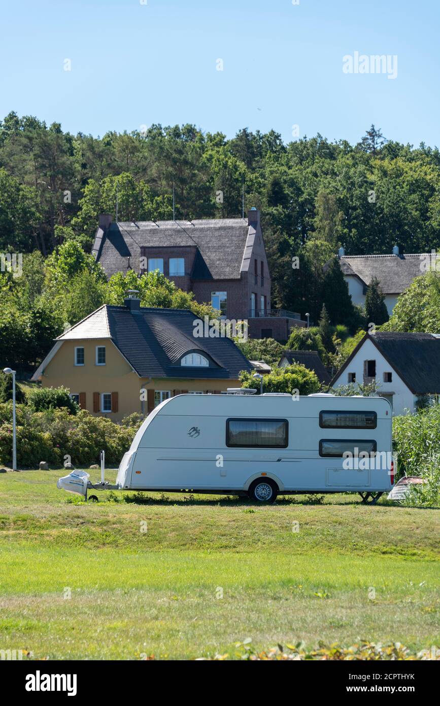 Deutschland, Mecklenburg-Vorpommern, Rügen, Seedorf, Wohnwagen, Häuser Stockfoto