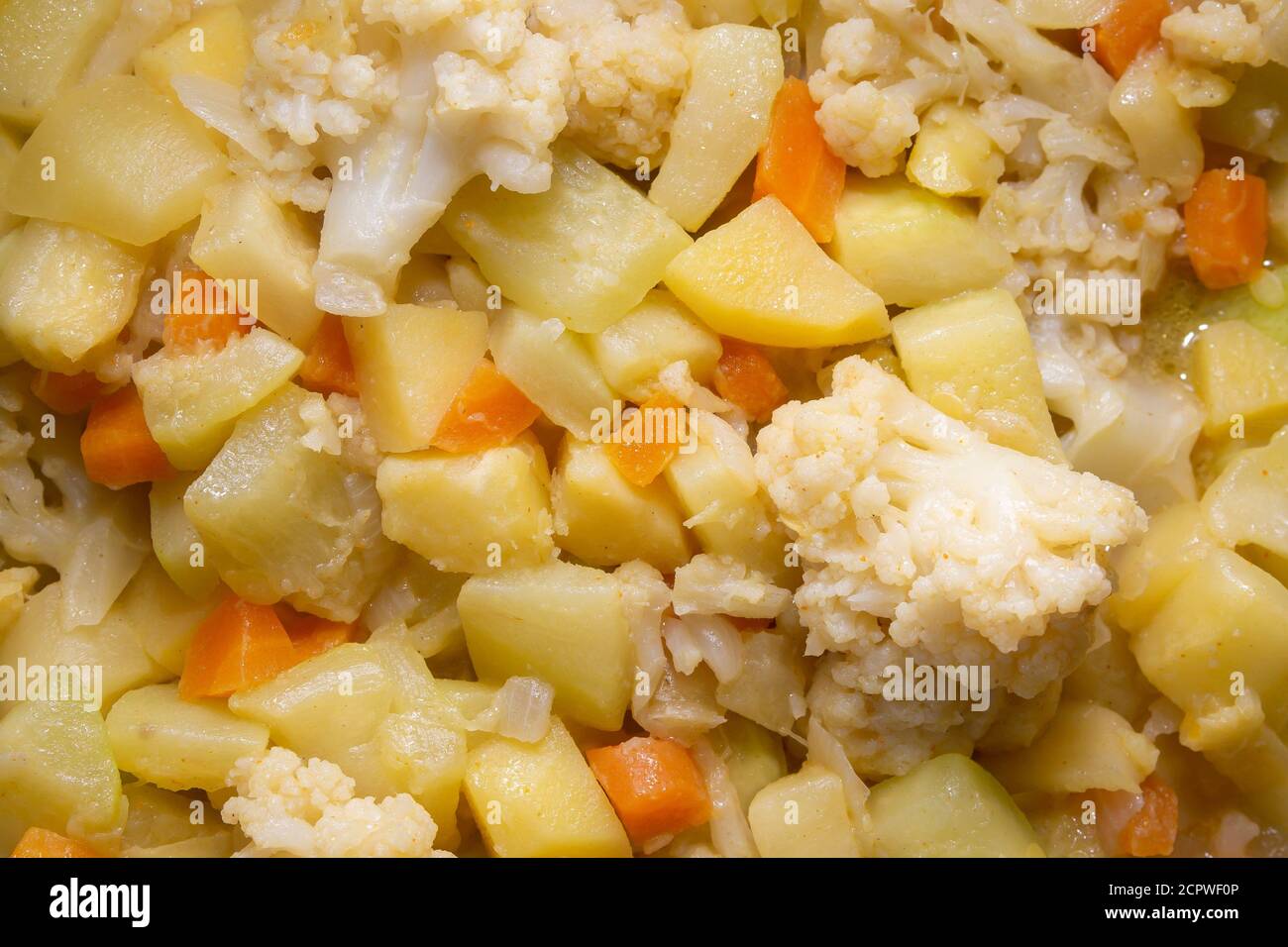 Blumenkohl, Karotten, Kartoffeln Zucchini gedünstetes Gemüse gesunde Ernährung Stockfoto