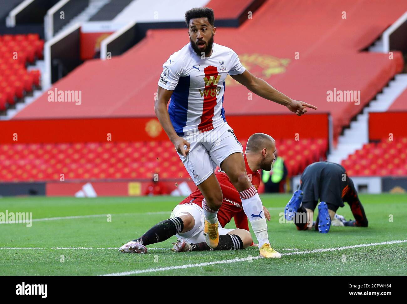 Crystal Palace's Andros Townsend feiert erzielte sein erstes Tor des Spiels während der Premier League Spiel in Old Trafford, Manchester. Stockfoto