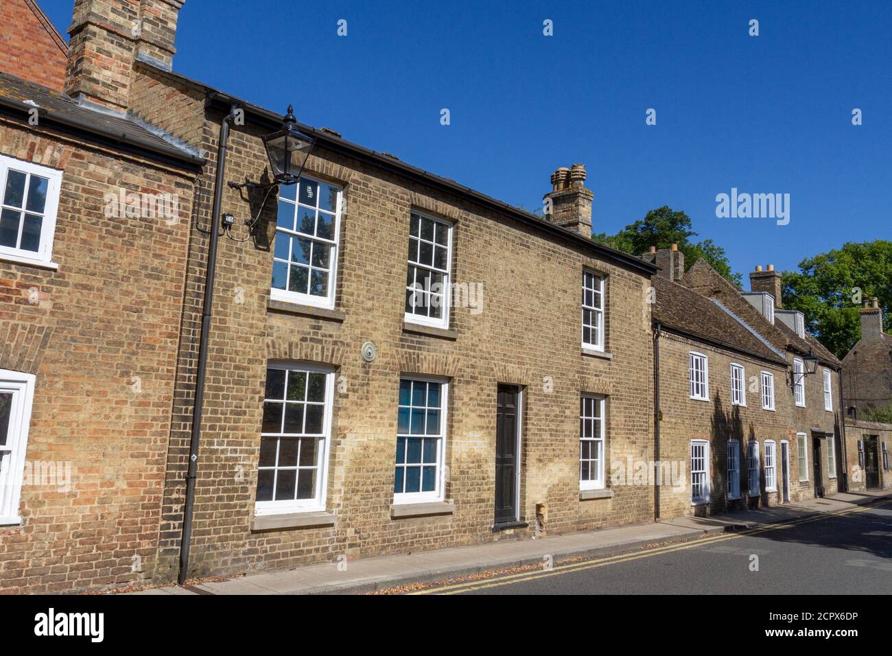 Linie von Backstein-Reihenhäuser in Ely, Cambridgeshire, Großbritannien. Stockfoto