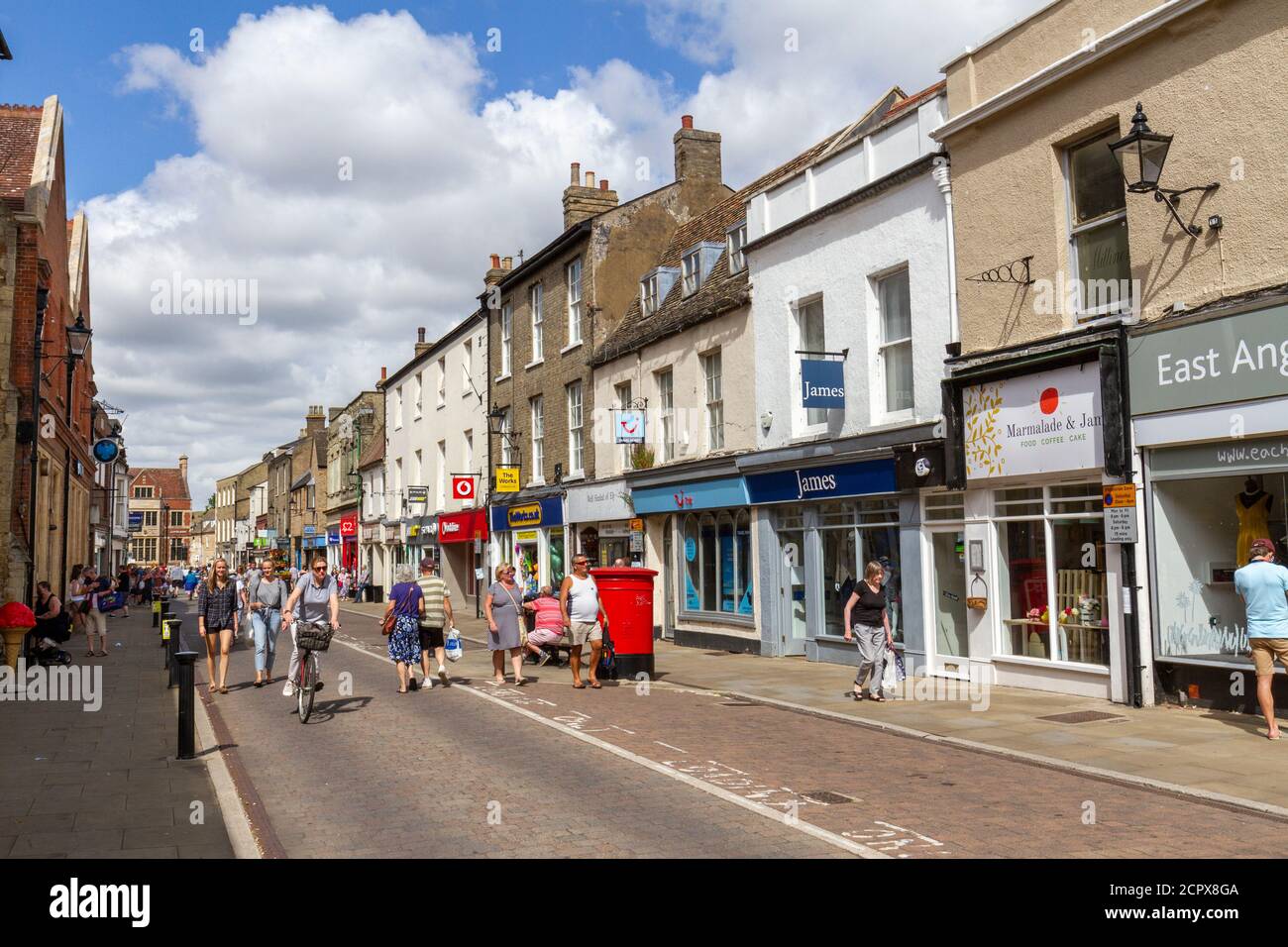 Allgemeine Ansicht entlang der High Street in Ely, Cambridgeshire, UK. Stockfoto