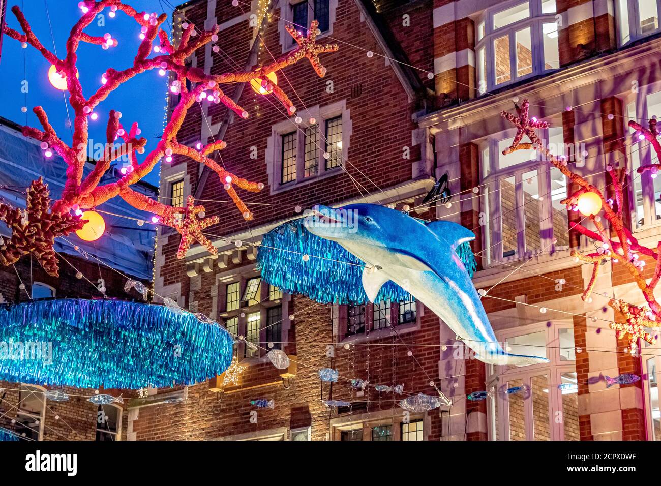 Carnaby Street Christmas Lights in Zusammenarbeit mit Project Zero zeigt ein Unterwasser-Thema alle aus recycelten und wiederverwendbaren Materialien hergestellt, London Stockfoto