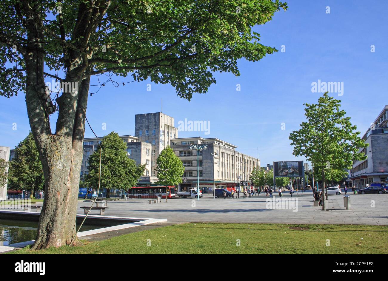 Pearl Assurance House (jetzt Studentenwohnungen) In Plymouth ist von einem Pool von fast profitieren £2 Millionen (£1,994,638) an Plymouth als Teil von vergeben A n Stockfoto