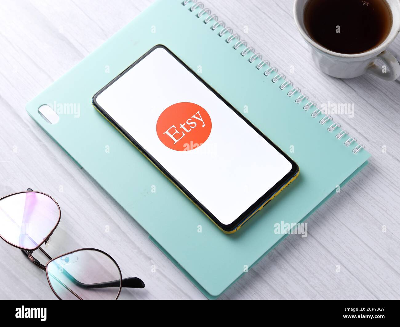Assam, indien - September 18, 2020 : Etsy Logo auf Handy-Bildschirm Stock Bild. Stockfoto