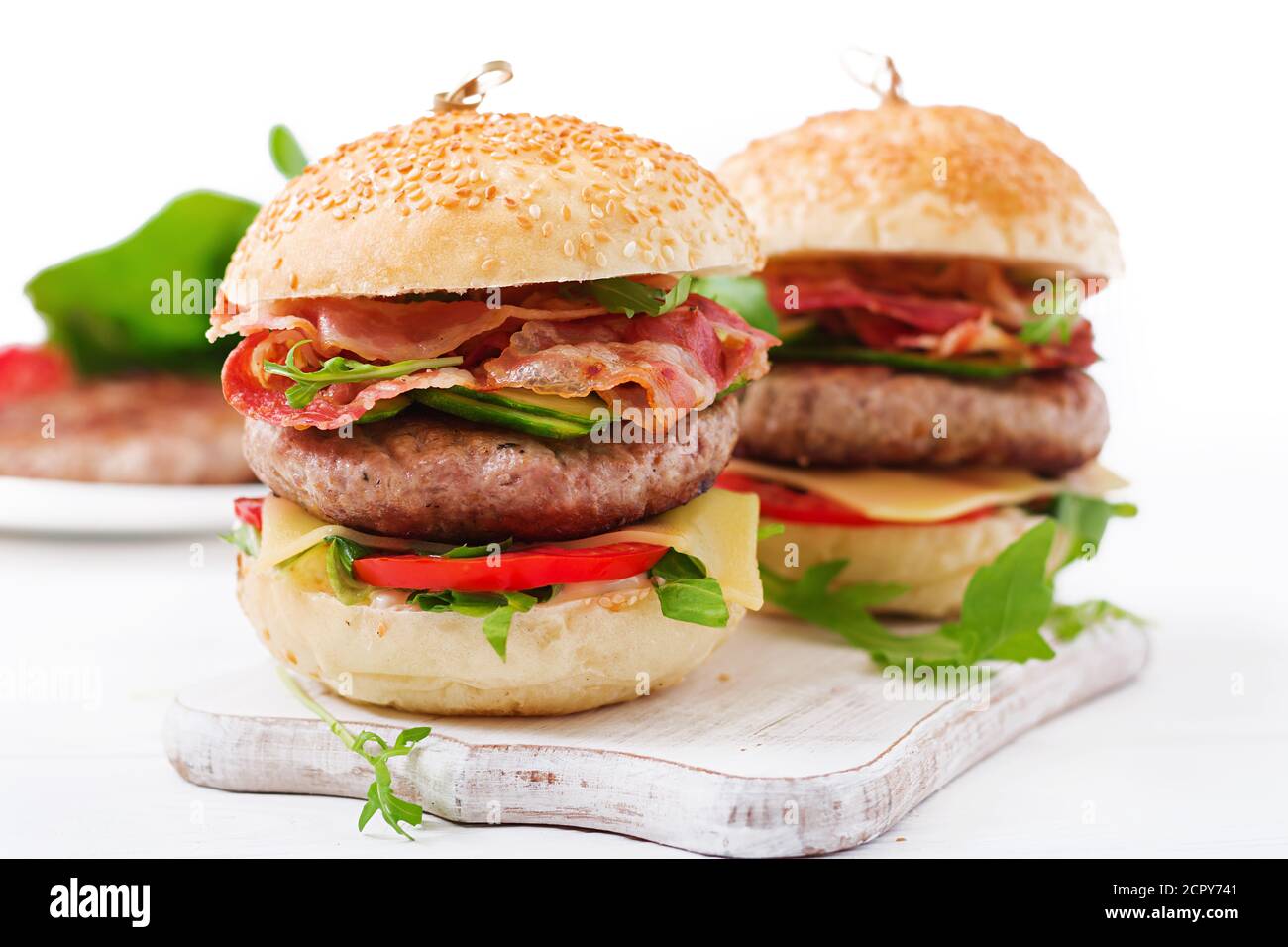 Lecker und appetitlich Hamburger Cheeseburger eine tolle Aussicht für schnell Essen Stockfoto