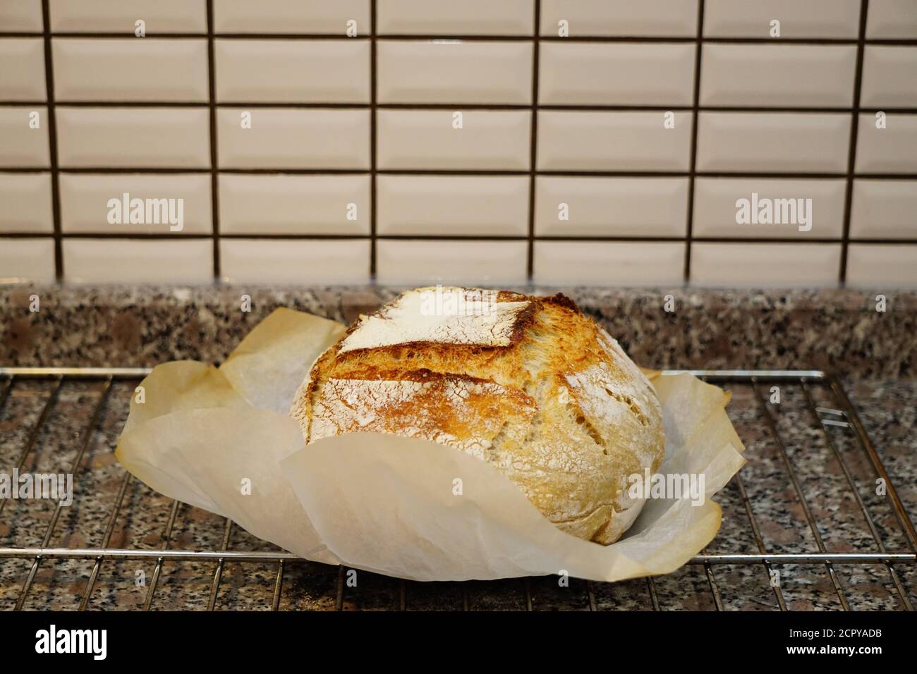 Sauerhefe handwerklich hausgemachtes Brot in der Küche Stockfoto