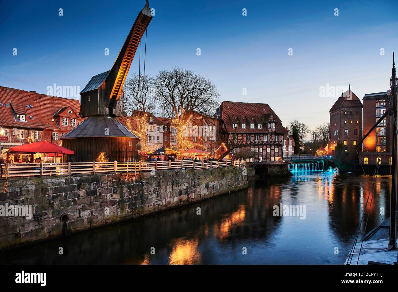 Stadtansicht, Lüneburg, Altstadt, Wasserviertel, Landmark, beleuchtet, alter Kran, am Stintmarkt, am Fischmarkt, Weihnachten, Weihnachtsmarkt, Stockfoto