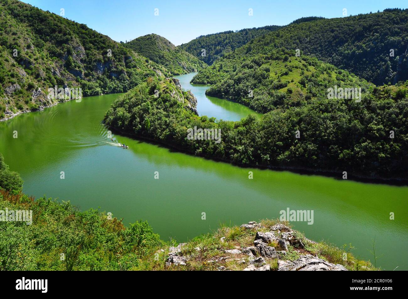 Fluss Uvac schlängelt sich durch die Schlucht, Serbien Stockfoto