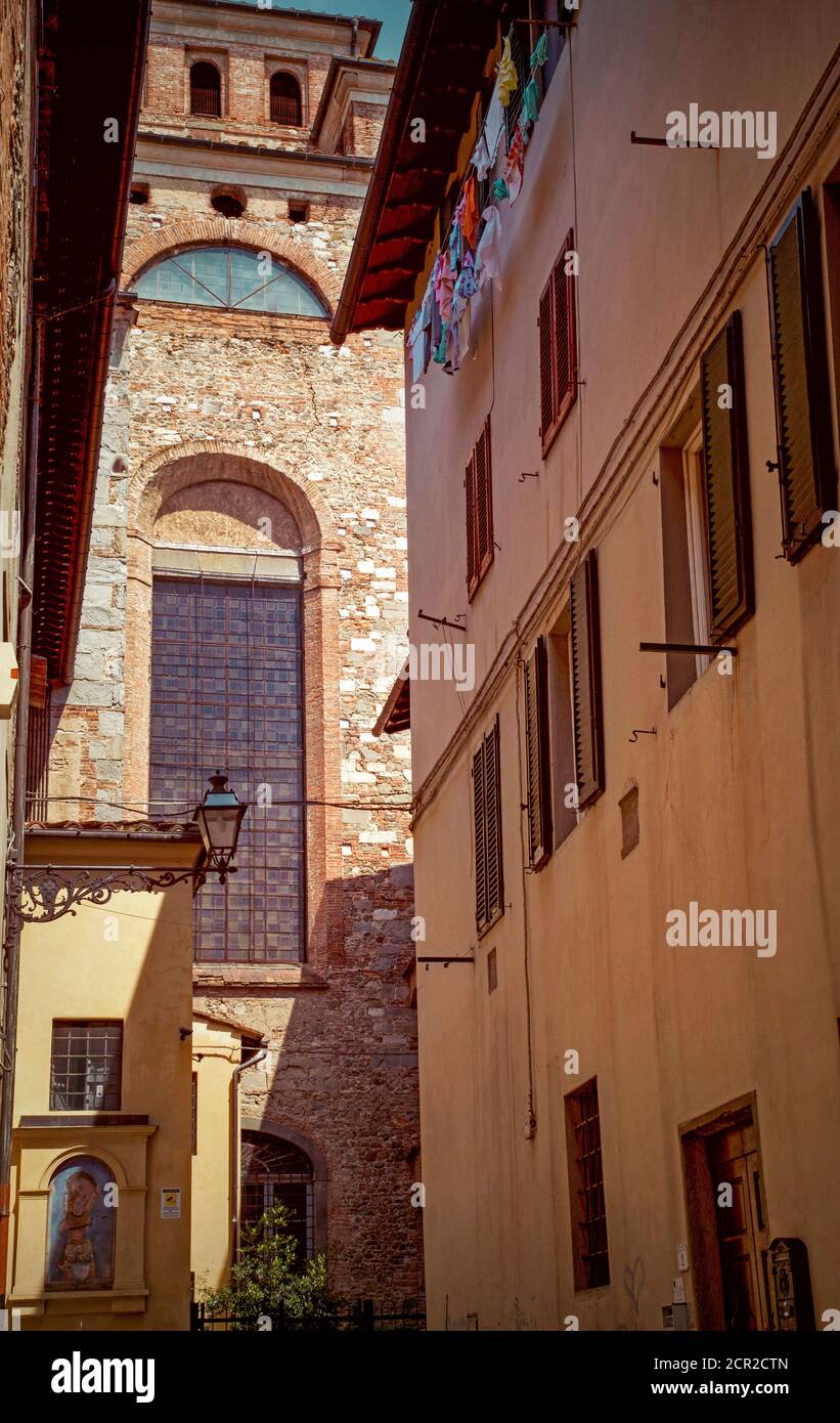 Haus, Gasse, Kirche, Pistoia, Toskana, Italien Stockfoto