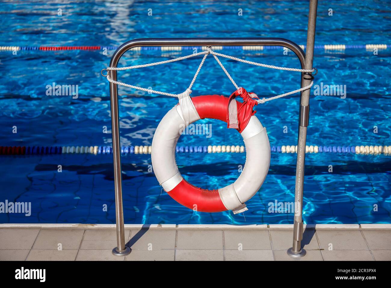 Essen, Ruhrgebiet, Nordrhein-Westfalen, Deutschland - Outdoor-Pool-Sommer in Grugabad am heißesten Wochenende des Jahres während der Corona-Pandemie in Stockfoto