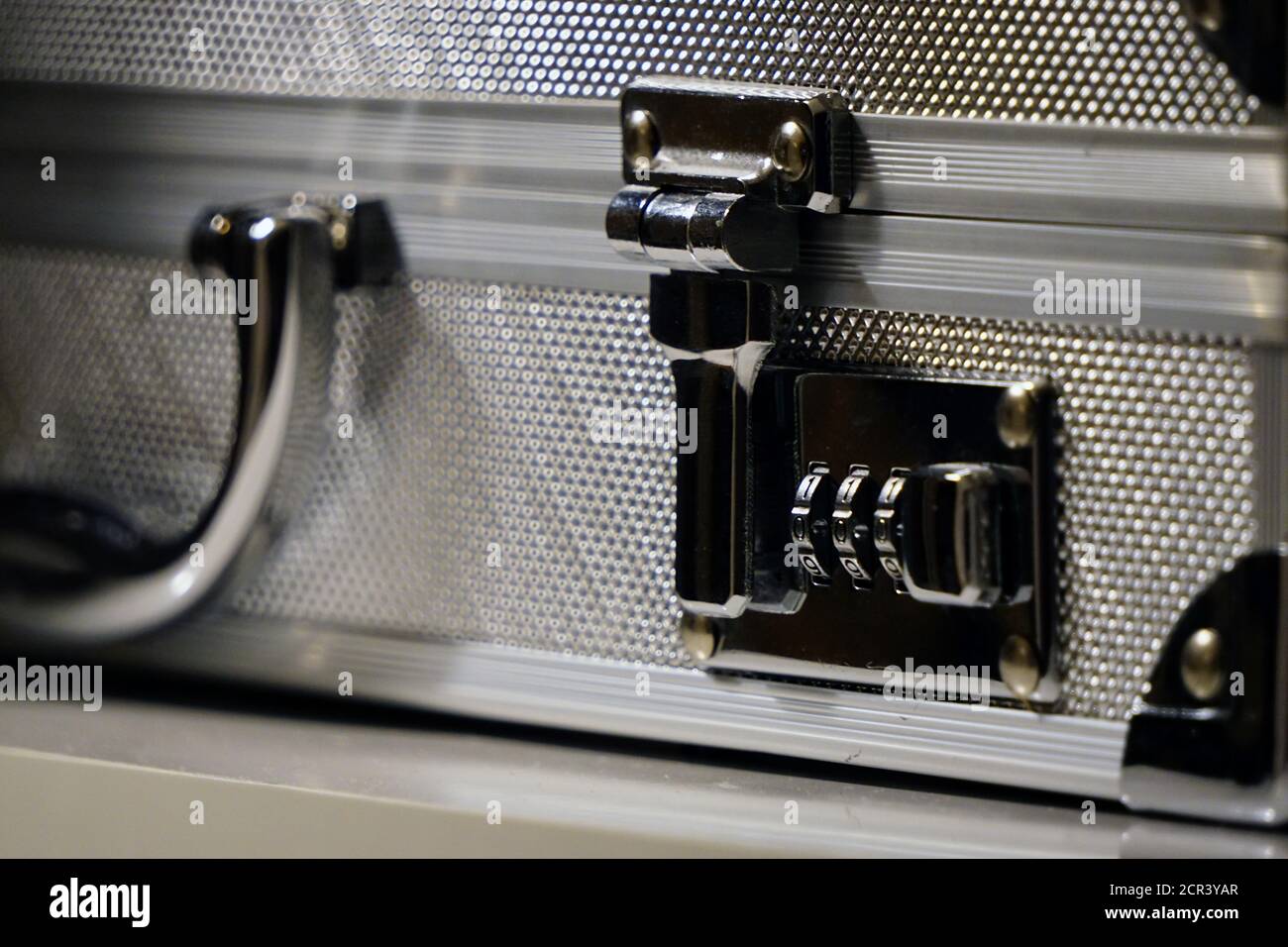 Aluminium Attache Case Verriegelung Nahaufnahme Stockfoto