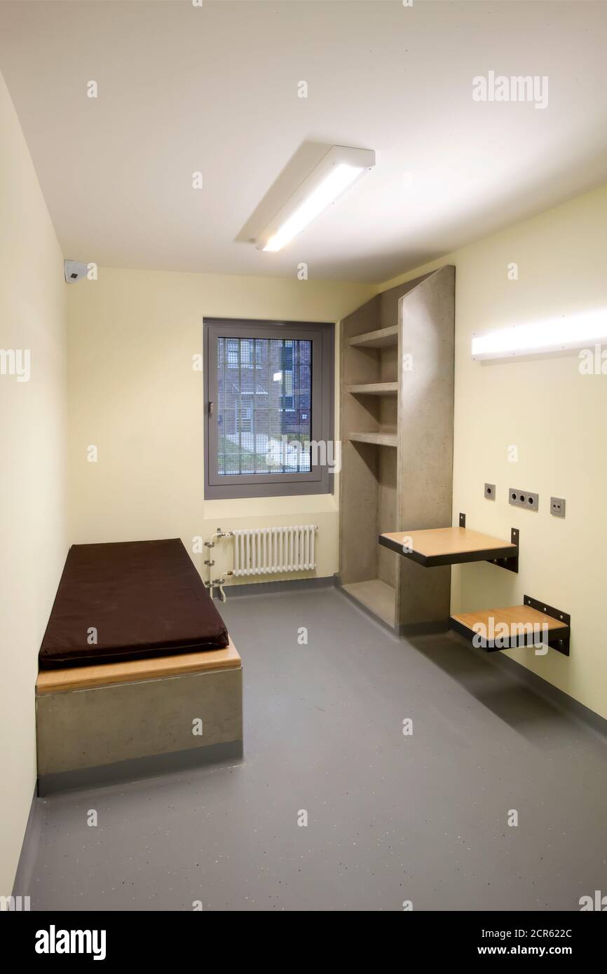 Gefängniszelle, einfache Zelle für randalierte Häftlinge, Gefängnis, Strafanstalt Düsseldorf, Nordrhein-Westfalen, Deutschland Stockfoto