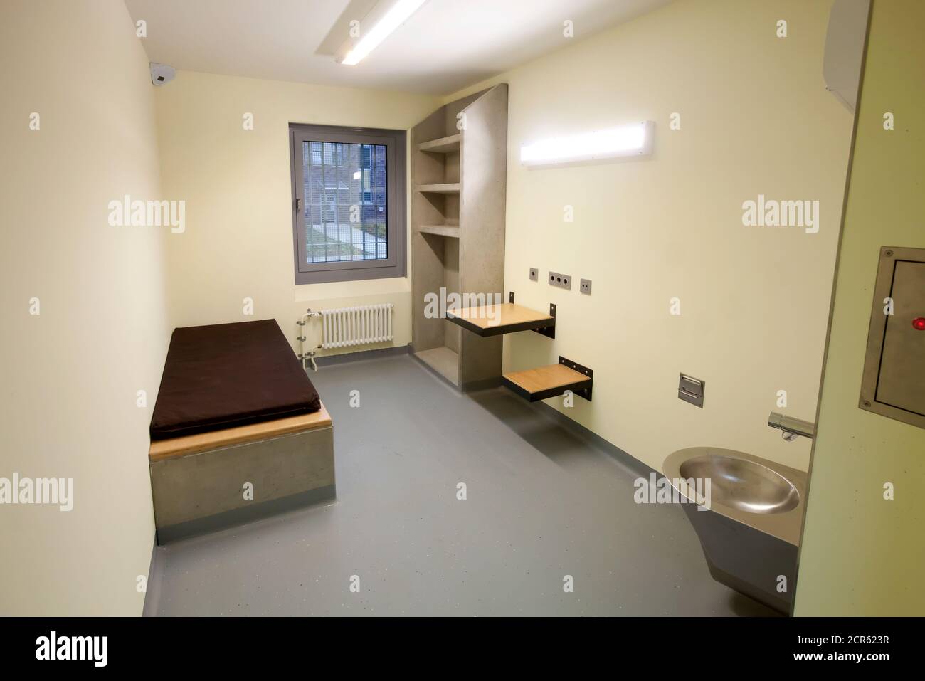 Gefängniszelle, einfache Zelle für randalierte Häftlinge, Gefängnis, Strafanstalt Düsseldorf, Nordrhein-Westfalen, Deutschland Stockfoto