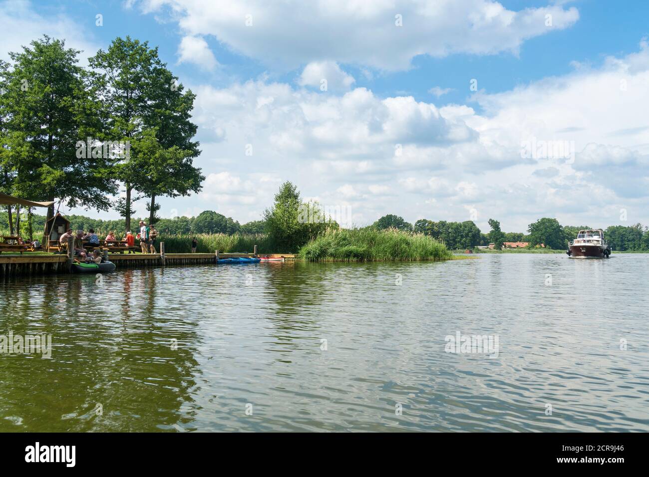 Mecklenburgische Seenplatte, Fischereihof Ahrensberg, Bootsanlegestelle Stockfoto