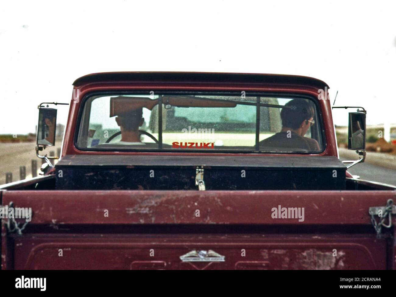 Gewehr in Pickup Truck, 06 1973 Wyoming Stockfoto