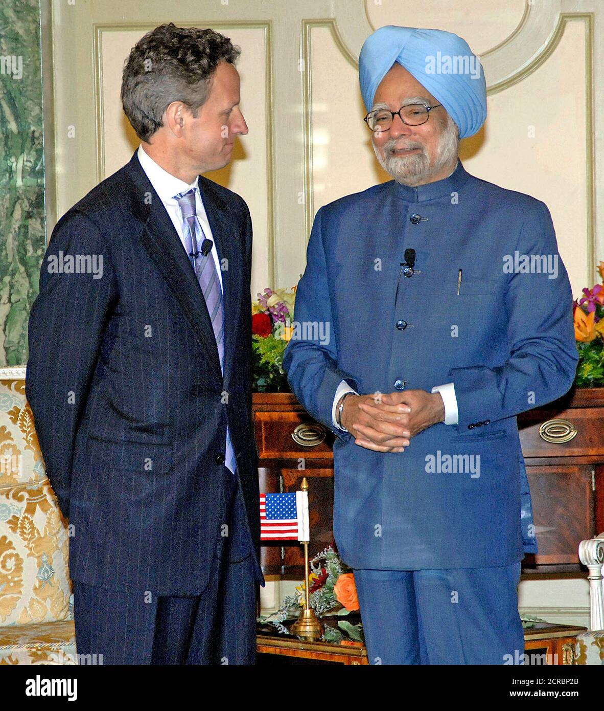 Am 25. November 2009, Geithner nahmen an einem bilateralen Treffen mit Premierminister Singh aus Indien. Stockfoto