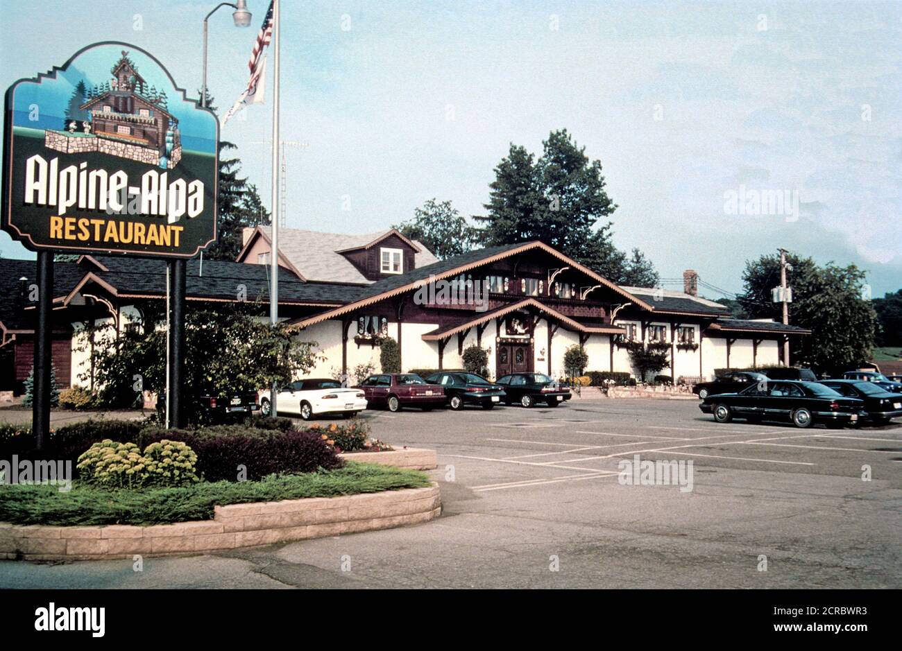 Seit über 60 Jahren ist dieses authentische Schweizer Restaurant mit seiner schönen bewegenden Diorama und Swiss-Amish kochen, hat eine beliebte Attraktion für Amish Byway Besucher. Alpine Alpa ist der Ort der größte Kuckucksuhr der Welt, in das Guiness Buch der Rekorde aufgeführt. Stockfoto