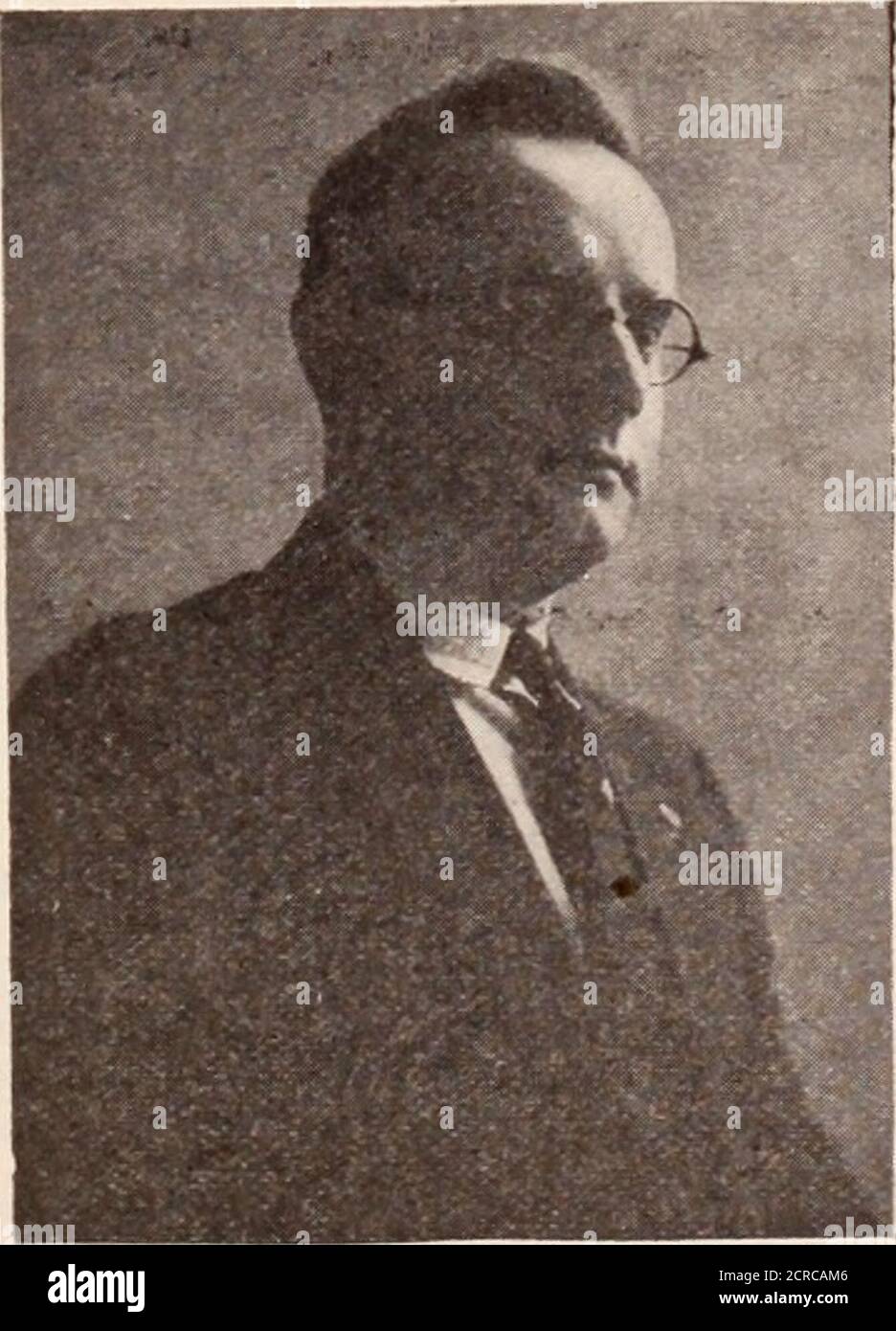 . Baltimore und Ohio Mitarbeiter Magazin . und dass ich meine Uhr immer wieder durch den Betrieb unserer Züge eingestellt. Ich wünschte, ich hätte siebzig Seiten Raum anstelle von drei, in denen auf diesem Thema zu erweitern. Büro des Vice President, Operationand Maintenance Frohe Weihnachten! J. C. Wilkins wurde am 1. April 1890, Bal-timore, MD., (Goose Hill, jetzt Web-ster Heights) geboren. Er verbrachte die meisten seiner Jugendtage in der Nähe von Ferry Bar und BackRiver, wo er die Kunst des Swim-ming erlernte, die ihm später beim Titel der Staatsmeisterschaft (1910) half. In den Dienst der Eisenbahn in 1916 und hat stetig Stockfoto