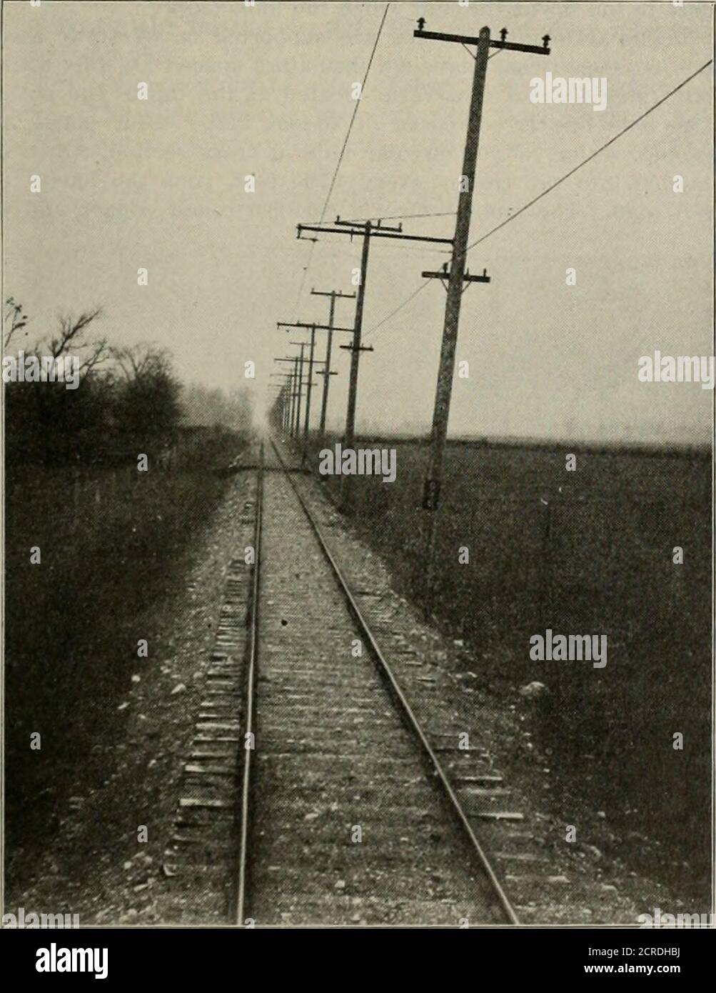 . Elektrische Eisenbahn Überprüfung . Marion Bluffton & Eastern Traction Company – Karte der Route. Landessville. Die Bevölkerung diente für jede Meile von Gleis 1,820. Bei Marion, der westlichen Endstation, wird die Verbindung mit der Nord- und Südlinie der Indiana Union Traction Com-pany und mit der Linie der Kokomo Marion & WesternTraction Company hergestellt, Die sich westlich von Marion bis Ko-komo, Ind. Bei Bluffton, der östlichen Endstation, erstreckt, wird die Verbindung mit dem Bluffton-Zweig der Ft. Wayne & Wabash. Marlon Bluffton & Eastern Traction Company - nahe Warren, Ind. Six-Mile Tangent Valley Traction Company und w Stockfoto