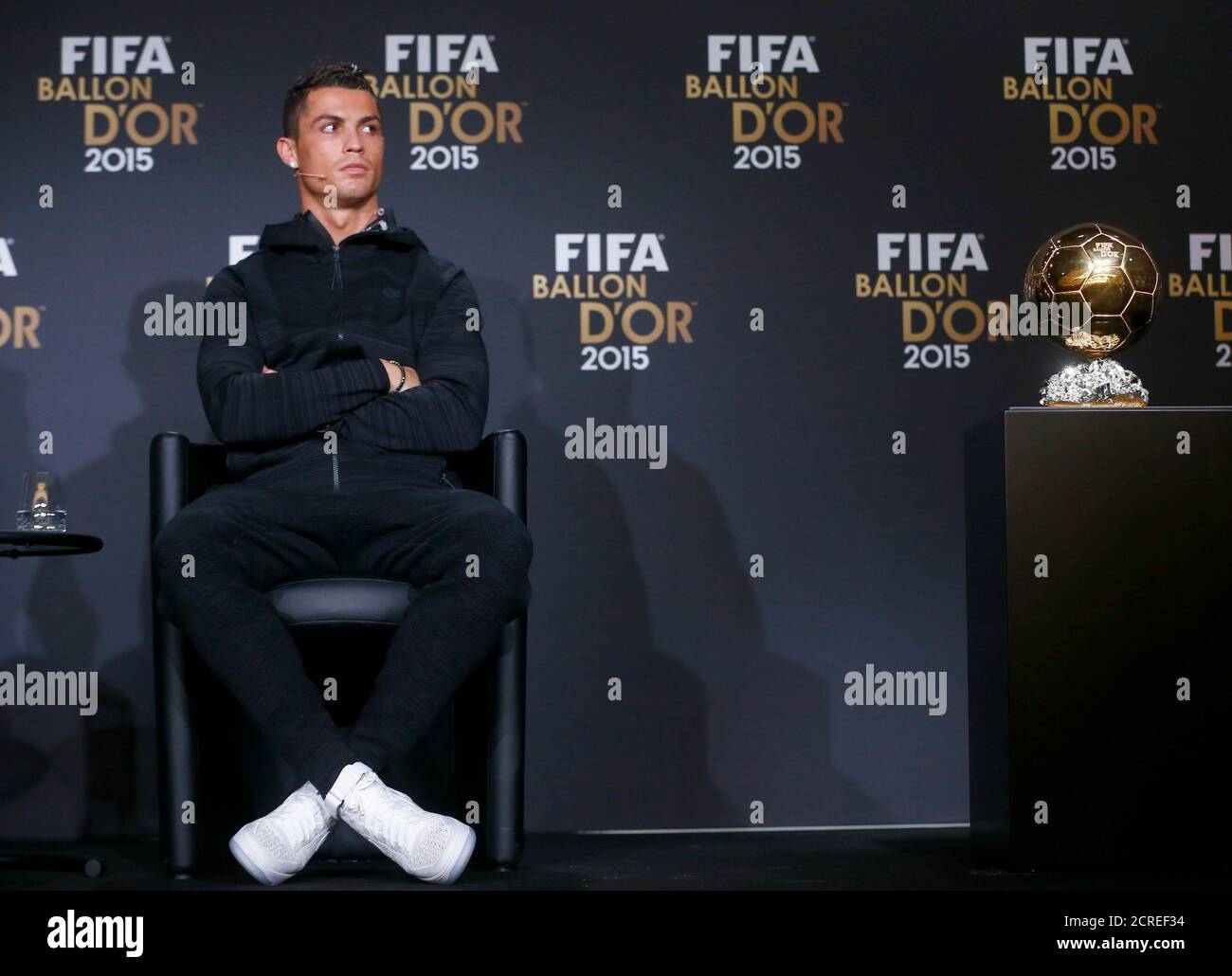 Nominierung für den FIFA World Player of the Year 2015 Cristiano Ronaldo  von Real Madrid aus Portugal nimmt an einer Pressekonferenz im Vorfeld der Ballon  d'Or 2015 Preisverleihung in Zürich, Schweiz, am