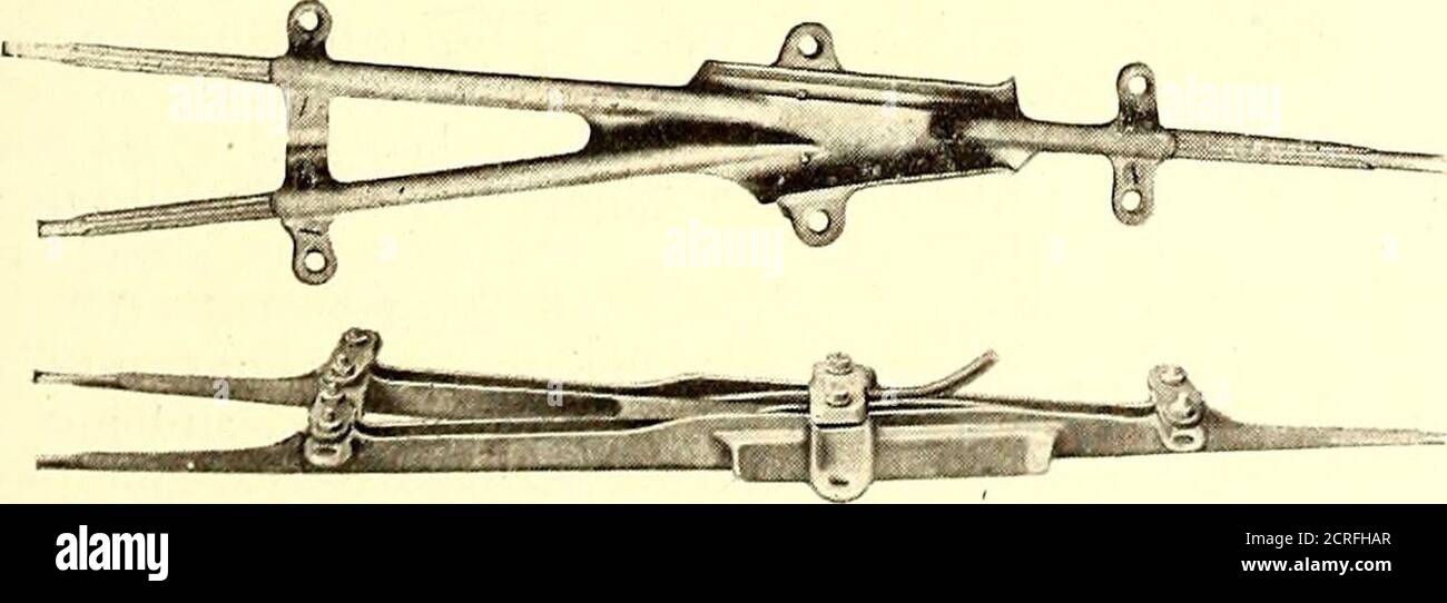 . Elektrische Eisenbahn Journal . n die Tangente Linie und eine sehr kurze Strecke für das Rad auf seinen Flanschen zu reisen. Der kurze Flanschweg reduziert den Lichtbogen und erhöht die Lebensdauer des Frosches und des Rades erheblich.die erwähnten mechanischen Eigenschaften erlauben es, den Frosch 4 Fuß weiter hinten vom Gleisfrosch zu setzen und ermöglichen die Zentrierung des Frosches mit der Schiene, Dadurch werden Knicke im Tangentialdraht vermieden und vermieden, das Rad schräg zur Linie zu ziehen, wenn der Leitwagen die Kurve nimmt. Ein weiteres Merkmal des Rollwagens ist der lange, flexible Ansatz. Dieser Ansatz verhindert, dass das Rad einen Schlag und Stockfoto