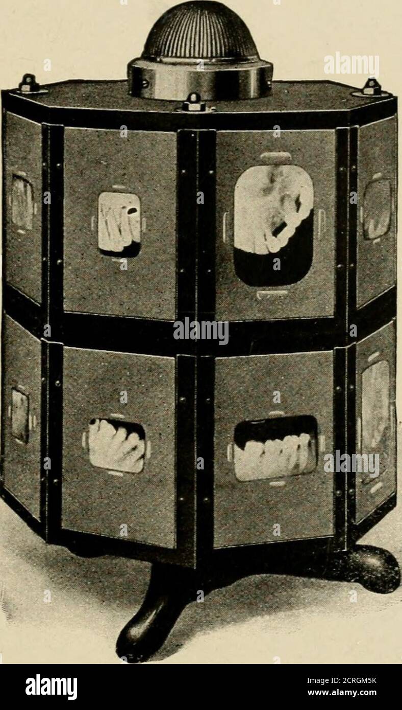 . Elementare und zahnärztliche Radiographie / von Howard Riley Raper . es 454, 455 und 456. Dr. Edmund Kells, Jr., bietet ein System zur Markierung von Negativen an. Kleine Filmnegative zur Identifizierung durch Stanzen eines kleinen Lochs in das Negativ mit einem Plattenstempel und Binden einer Schnur, mit einem kleinen Preisschild-ähnlichen Etikett darauf, Zu den Negativewhich wird sicherlich die Möglichkeit des Mischens Negative durch das Erhalten der Negative von einem Patienten Umschlag in eine andere patientenvelope beseitigen. BEIM LESEN EINES IDIOCRAPHS 407 würde ich ernsthaft raten, dass eine Art von Ablage boxf 0J8 boxe ^r oder caJmet^ e USC( von a   wn0 US Stockfoto