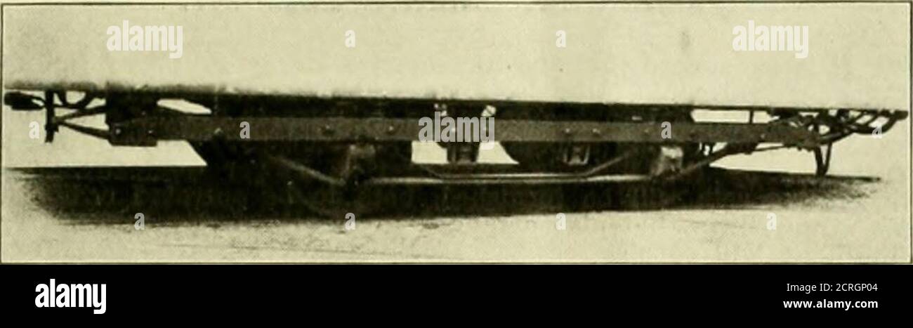 . Elektrische Eisenbahn Bewertung . Essen. Der Katalog beschreibt dieses System im Detail und stellt fest, dass die durch seine Nutzung erzielten Ergebnisse von größter Bedeutung und Wert sind, und wenn sie in ihrem Verhältnis zur Lösung des Problems der Autoheizung betrachtet werden, sind sie weitreichend und sogar revolutionär. ELECTRIC RAILWAY REVIEW 443 STANDARD-LKW. IniriiiiK tile in den vergangenen Jahren wurden in den Tlie-Werken der StandardSteel Oar Company bei Butler neue Typen von Lkw für Elektroautos entwickelt. Pa. Diese Typen decken die drei Formen am häufigsten in der elektrischen Traktion verwendet und umfassen eine lange Radbasis double Stockfoto