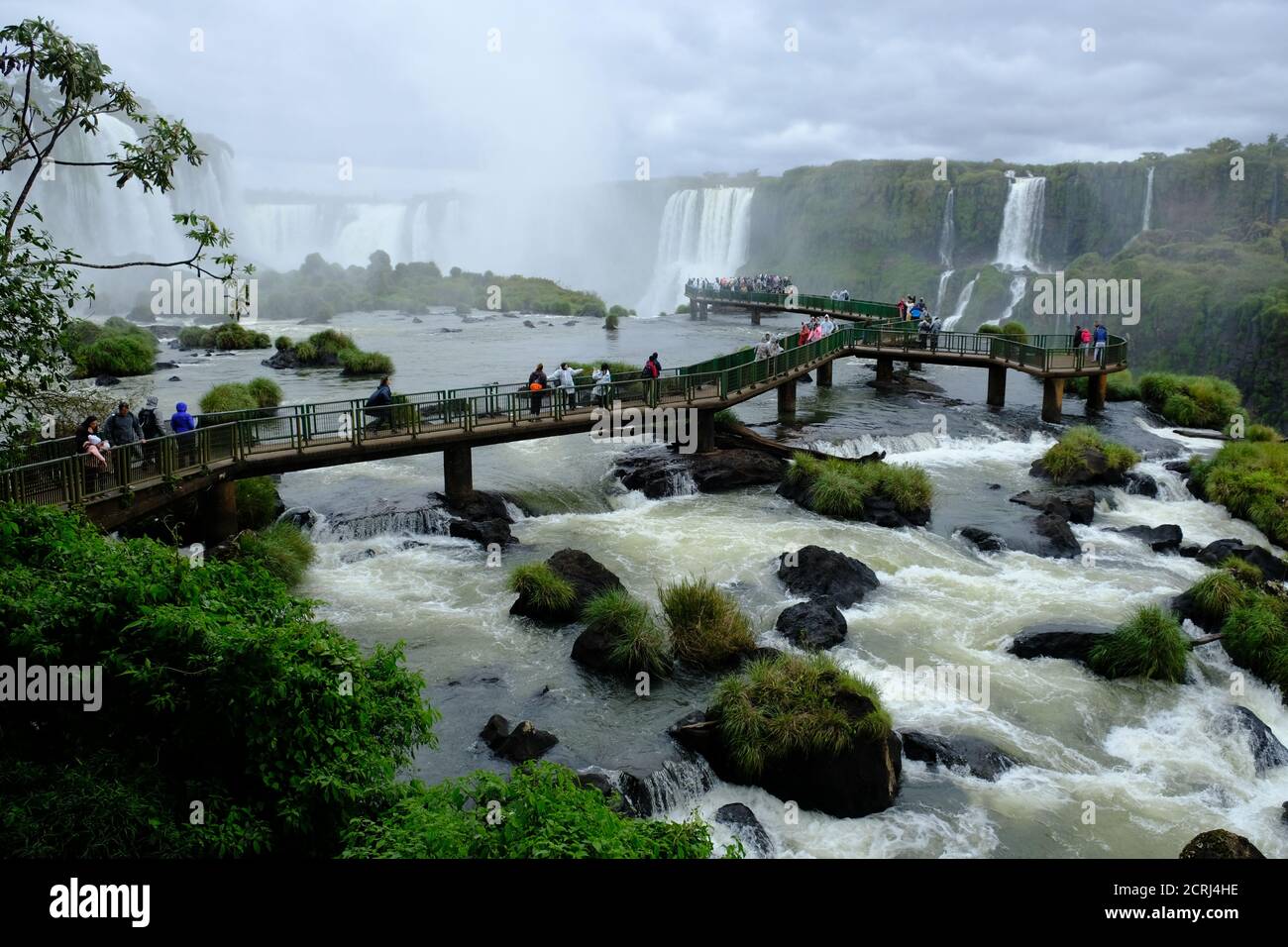 Brasilien Foz do Iguacu - Iguazu Falls - Las Cataratas Del Iguazu landschaftlich schöner Blick auf den Salto Santa Maria Trail Stockfoto