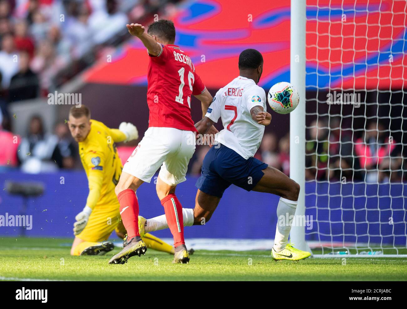 Englands Raheem Sterling punktet das 3. Tor BILDNACHWEIS : © MARK PAIN / ALAMY STOCK PHOTO Stockfoto