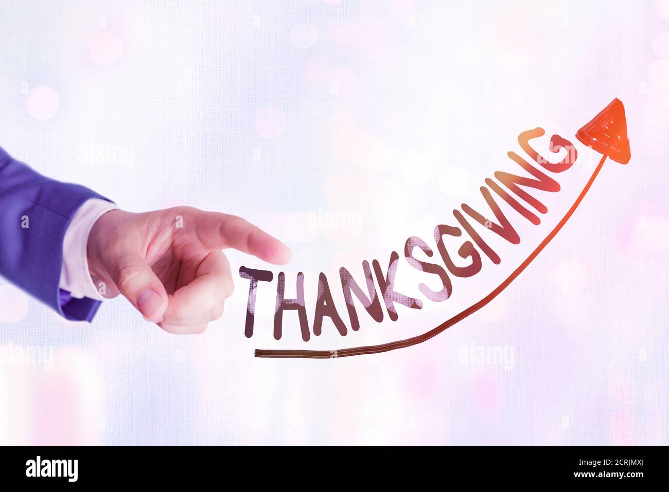 Schriftliche Notiz mit Thanksgiving. Geschäftskonzept für die öffentliche Anerkennung oder Feier der göttlichen Güte Digitale Pfeilspitze Kurve bezeichnet Growt Stockfoto