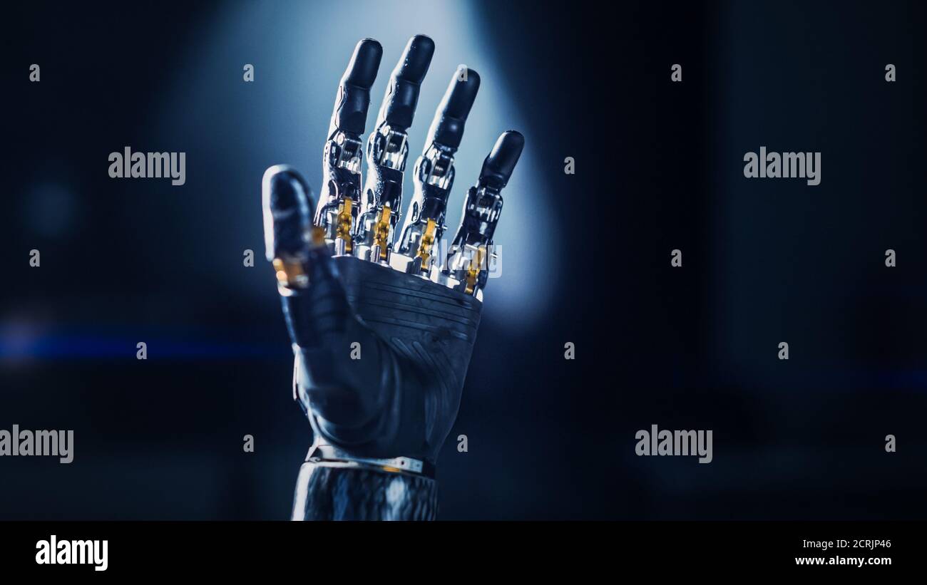 Moderner Humanoider Roboterarm Arbeitshand. Delikate mechanistische Wunder, High-Tech-Prothese Menschen mit Behinderung helfen, die ihre Hand in einer verloren Stockfoto