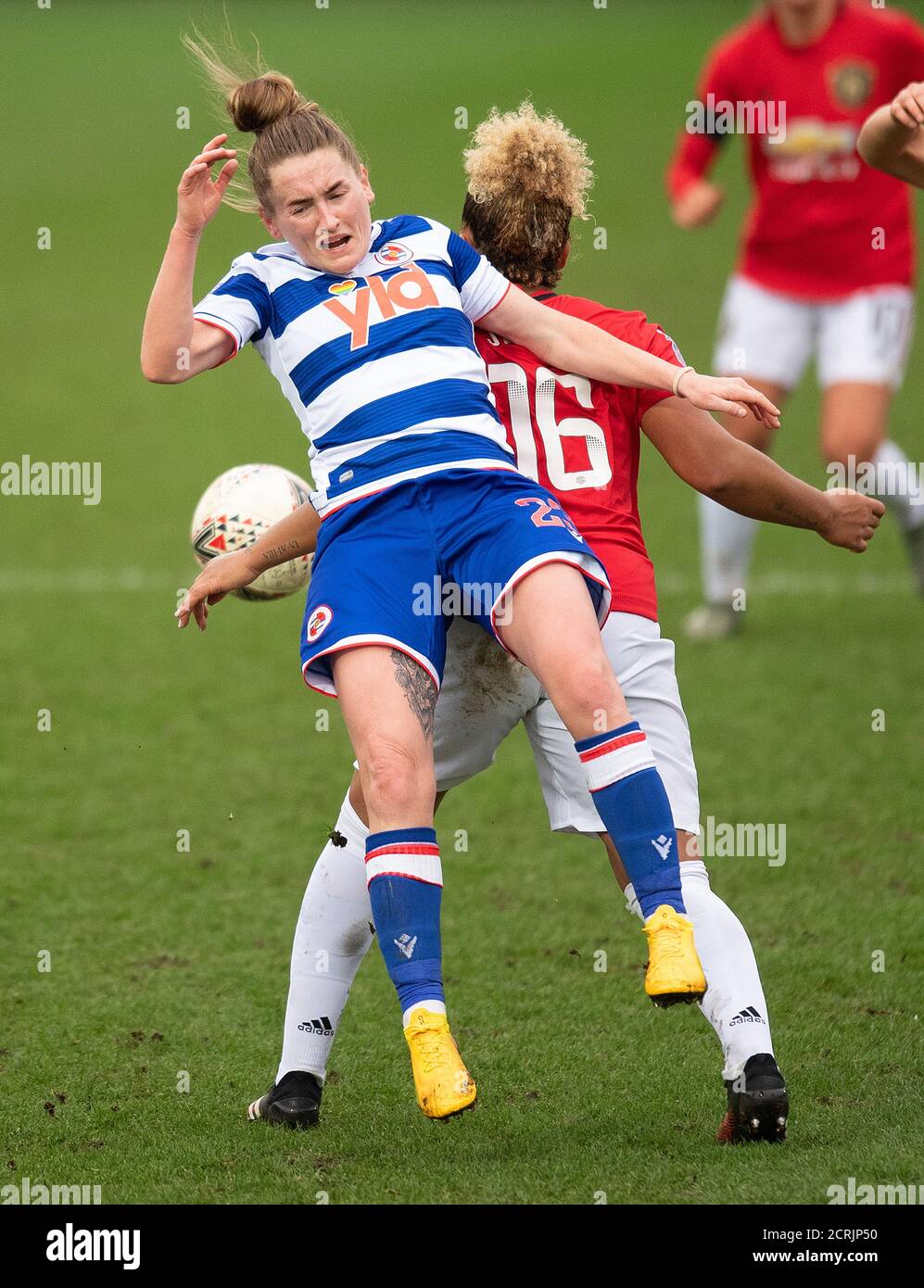 Reading's Rachel Rowe Kämpfe mit Manchester United Lauren James BILDNACHWEIS : © MARK PAIN / ALAMY STOCK FOTO Stockfoto