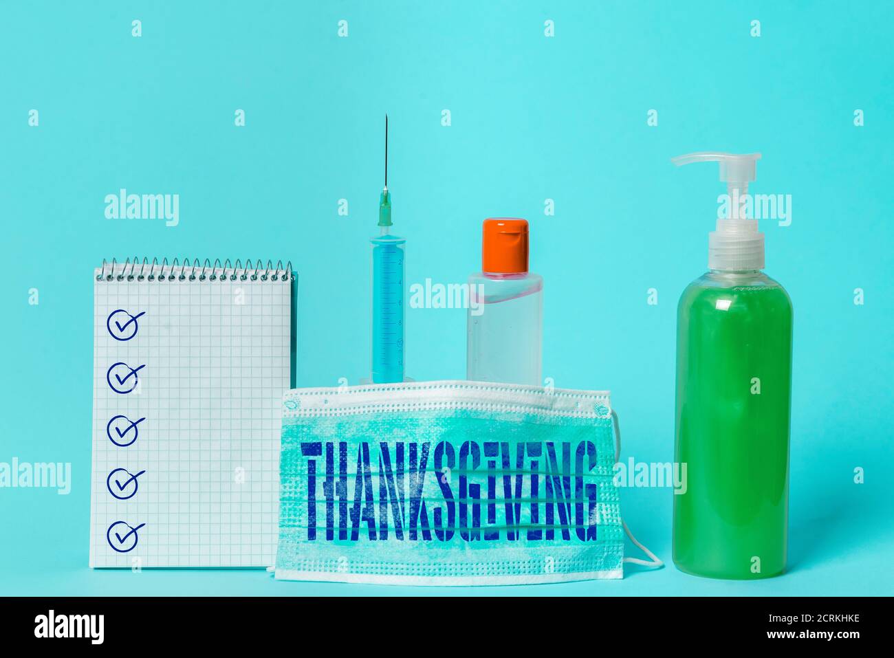 Schriftliche Notiz mit Thanksgiving. Business-Konzept für die öffentliche Anerkennung oder Feier der göttlichen Güte Satz von medizinischen Geräten mit Notizblock Stockfoto