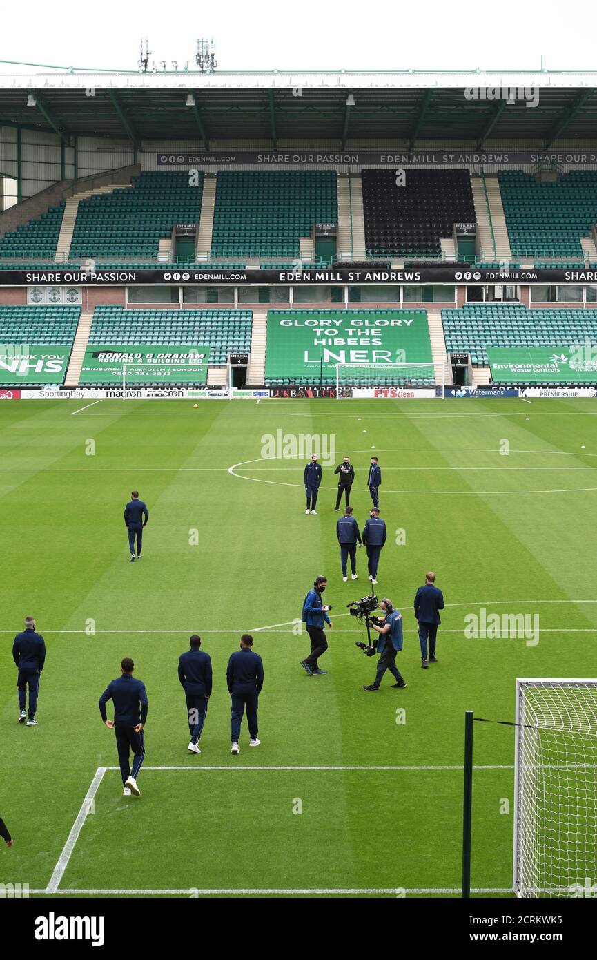 Easter Road Stadium Edinburgh. Schottland UK.20. September 20. Scottish Premiership Match Hibernian vs Rangers. Rangers Spieler Pitch Inspektion vor dem Spiel Kredit: eric mccowat/Alamy Live News Stockfoto