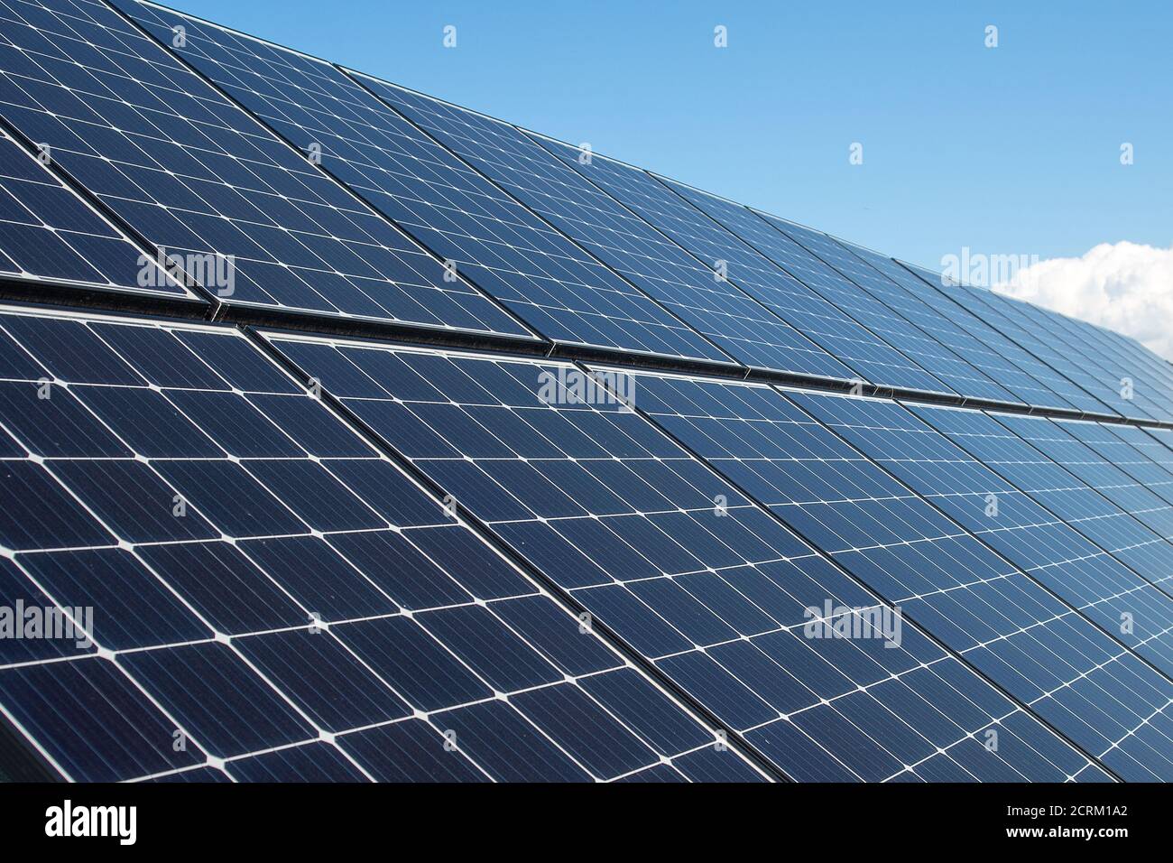 Photovoltaikzellen im Hintergrund oder Solarzellen Stockfoto