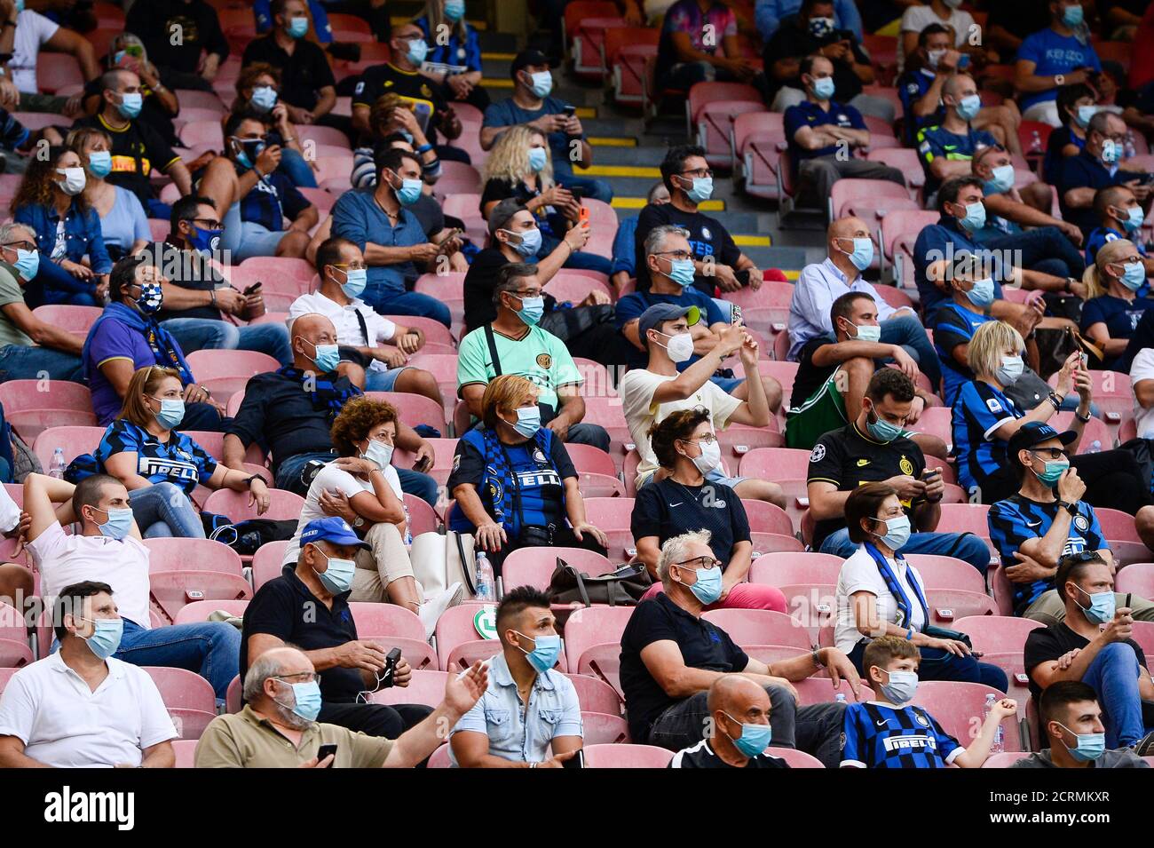 Mailand, Italien - 19. September, 2020: Fans besuchen die Vorsaison Freundschaftsspiel zwischen FC Internazionale und Pisa SC. Stadio Giuseppe Meazza (auch bekannt als San Siro) wurde zum ersten Mal seit Beginn der COVID-19 Pandemie für 1,000 Fans eröffnet. FC Internazionale gewann 7-0 gegen Pisa SC. Kredit: Nicolò Campo/Alamy Live Nachrichten Stockfoto