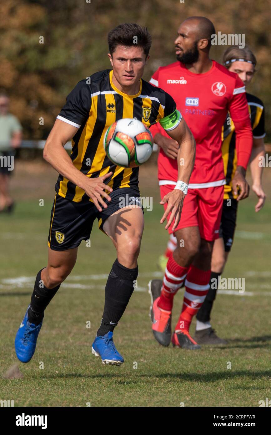 Southend Manor FC gegen Cockfosters FC in der Buildbase FA Vase erste Qualifikationsrunde im Southchurch Park, Southend on Sea, Essex, Großbritannien. Reece Latimer Stockfoto