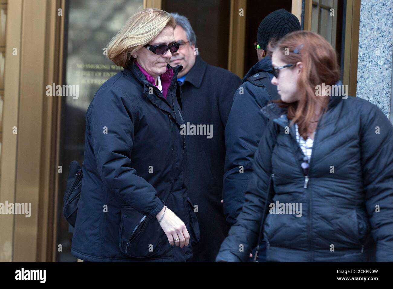 Joann Crupi L Ehemaliger Portfoliomanager Von Bernard L Madoff Investment Securities Llc Verlasst Das Manhattan Federal Court House In New York 24 Marz 14 Funf Ehemalige Helfer Des Investmentmanagers Bernard Madoff Darunter