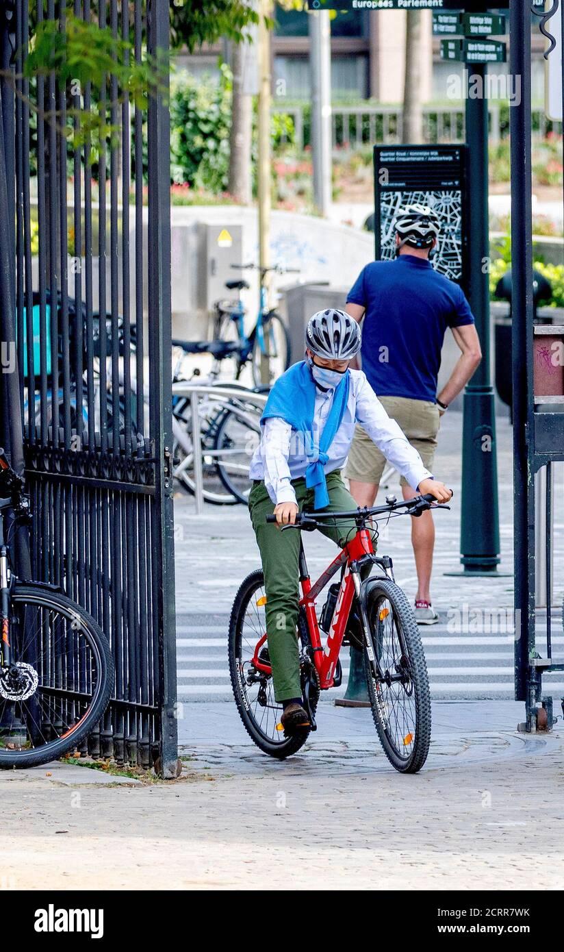 Brüssel, Belgien. September 2020. Prinz Emmanuel von Belgien kommt am 20. September 2020 im Huis van de Europese geschiedenis in Brussel an, sie machen eine Radtour anlässlich des autofreien Sonntags in Brüssel.Quelle: Albert Nieboer/ Netherlands OUT/Point De Vue Out  /dpa/Alamy Live News Stockfoto